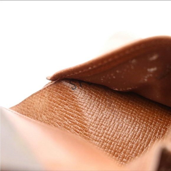 Louis Vuitton Elise Wallet in Monogram Canvas - Picture 7 of 8